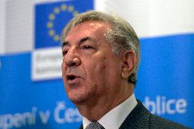 Karmenu Vella