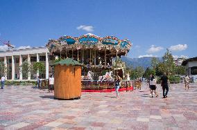 Tirana, Skanderbeg Square, carousel