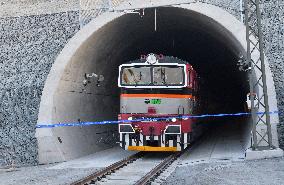 Ejpovice Tunnel, longest Czech railway tunnel, train