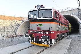 Ejpovice Tunnel, longest Czech railway tunnel, train