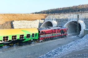 Ejpovice Tunnel, longest Czech railway tunnel, train