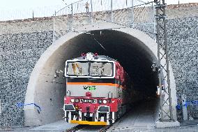 Ejpovice Tunnel, longest Czech railway tunnel, train