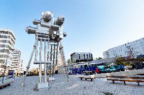 Cyberdog, A technological-information centre including a restaurant with robotically operated service, Trifot kinetic sculpture