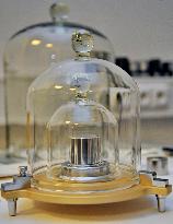 kilogram standard, platinum and iridium alloy cylinder