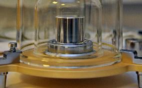 kilogram standard, platinum and iridium alloy cylinder