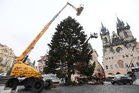 Prague Christmas tree, Old Town Square, installation