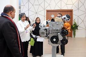 Low-emission gasoline engine