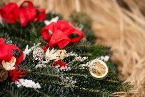 Christmas, Christmas decoration, Christmas wreath, coniferous branches, natural Christmas decoration, floristry
