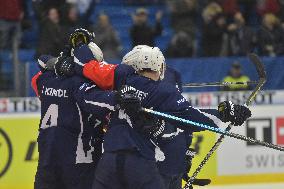 Pilsen players celebrate goal