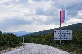 Vracenovici border crossing Montenegro - Bosnia and Herzegovina, MNE-BIH, Republika Srpska flag, Serb