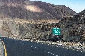 Road sign, mountain road, Ladakh, Kashmir, India