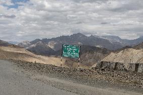 Road sign, mountain road, Ladakh, Kashmir, India