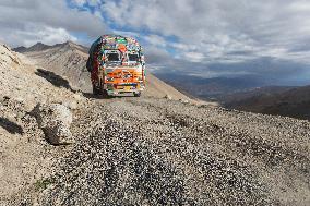 Wari la pass, road, mountains, Himalayas, Ladakh, Kashmir, India