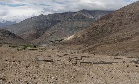 Mountain road, Himalayas, Ladakh, Kashmir, India