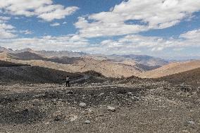 Mountain road, man, Tanglang La pass, Himalayas, Ladakh, Kashmir, India