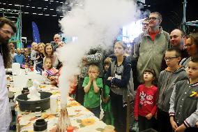 Silesian Science Festival Katowice 2018, children, chemistry show