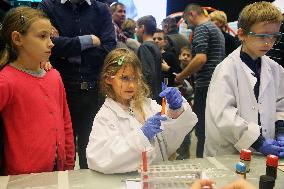 Silesian Science Festival Katowice 2018, children, chemistry show