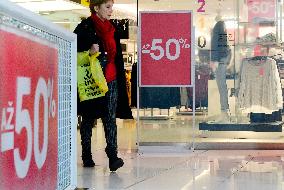 sales, Christmas discounts, shopping window, mall