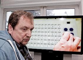 prototype of a tublet, a device for practising the writing and reading of the Braille alphabet