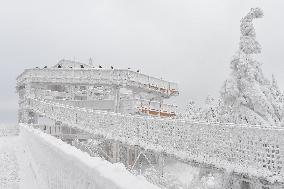 Valaska panoramic trail, skywalk, snow, footbridge