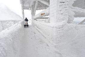 Valaska panoramic trail, skywalk, snow, footbridge