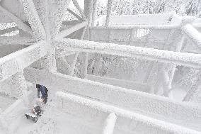 Valaska panoramic trail, skywalk, snow, footbridge