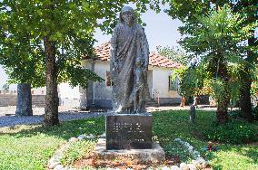 statue of Mother Teresa