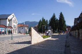 Trg Lubomira Bakoca Square, Janko Vukotic statue in Mojkovac