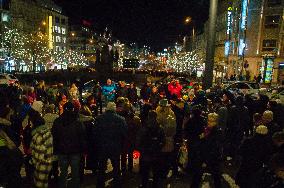 Wenceslas Square, 50th anniversary of Palach's death, memorial plaque for Jan Palach, piety, candles