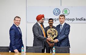Andrej Babis, Bohdan Wojnar, Gurpratap Boparai, Volkswagen Group India Technology Center