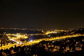 Night Prague, Barrandov Bridge, light tracks