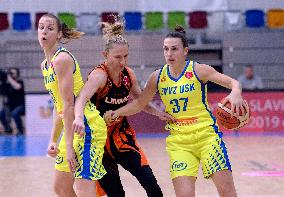 Karolina Elhotova, Courtney Vandersloot, Teja Oblak