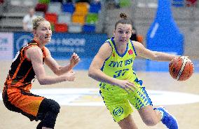 Courtney Vandersloot, Teja Oblak