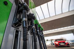 filling station, gas station, fuel, fueling nozzle, car, vehicle
