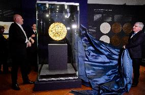 Jiri Rusnok, Jaroslav Moravec, exhibition marking 100 years of Czech-Slovak crown, gold coin weighing 130 kilograms with a nominal value of CZK 100 million