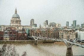 London, Millennium Bridge, River Thames