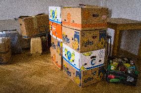 Personal Relocation, Move, Carton Packing Banana Box