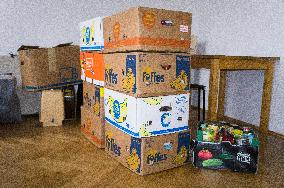 Personal Relocation, Move, Carton Packing Banana Box