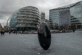 Black egg sculpture, Greater London Authority, The City Hall