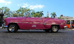 Life style in Havana, old car, veteran