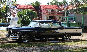 Life style in Havana, old car, veteran