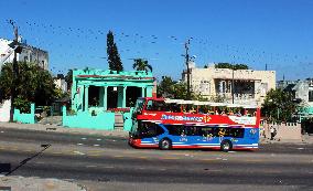 Life style in Havana, old car, veteran, Habana Bus Tour