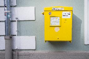 yellow post box, Schladming Hauptplatz, Main square, Pedestrian zone sign, winter, snow