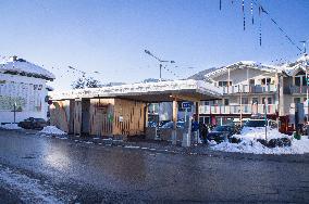 Centre bus stop, Public Toilet, WC, Schladming, winter, snow