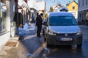 wrong parking, penalty charge, officer, Schladming, winter, snow