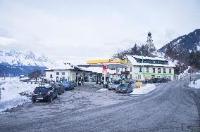 Stein an der Enns, petrol station, the Holy Rosary church, winter, snow