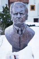 bust of Hermann Kroll, winter, snow
