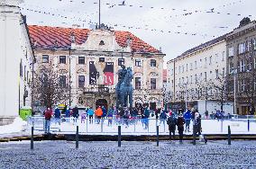 Moravske Square, ice rink, skating, Jobst of Moravia equestrian statue