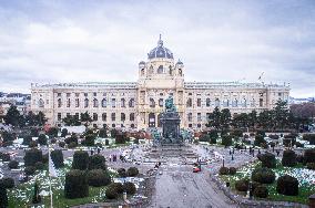 Natural History Museum, Maria Theresia Monument