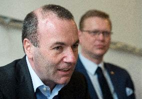 Manfred Weber, Pavel Belobradek